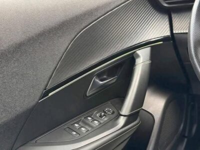 Peugeot 2008 BlueHDi 130 S&S EAT8 GT Line - Image 4